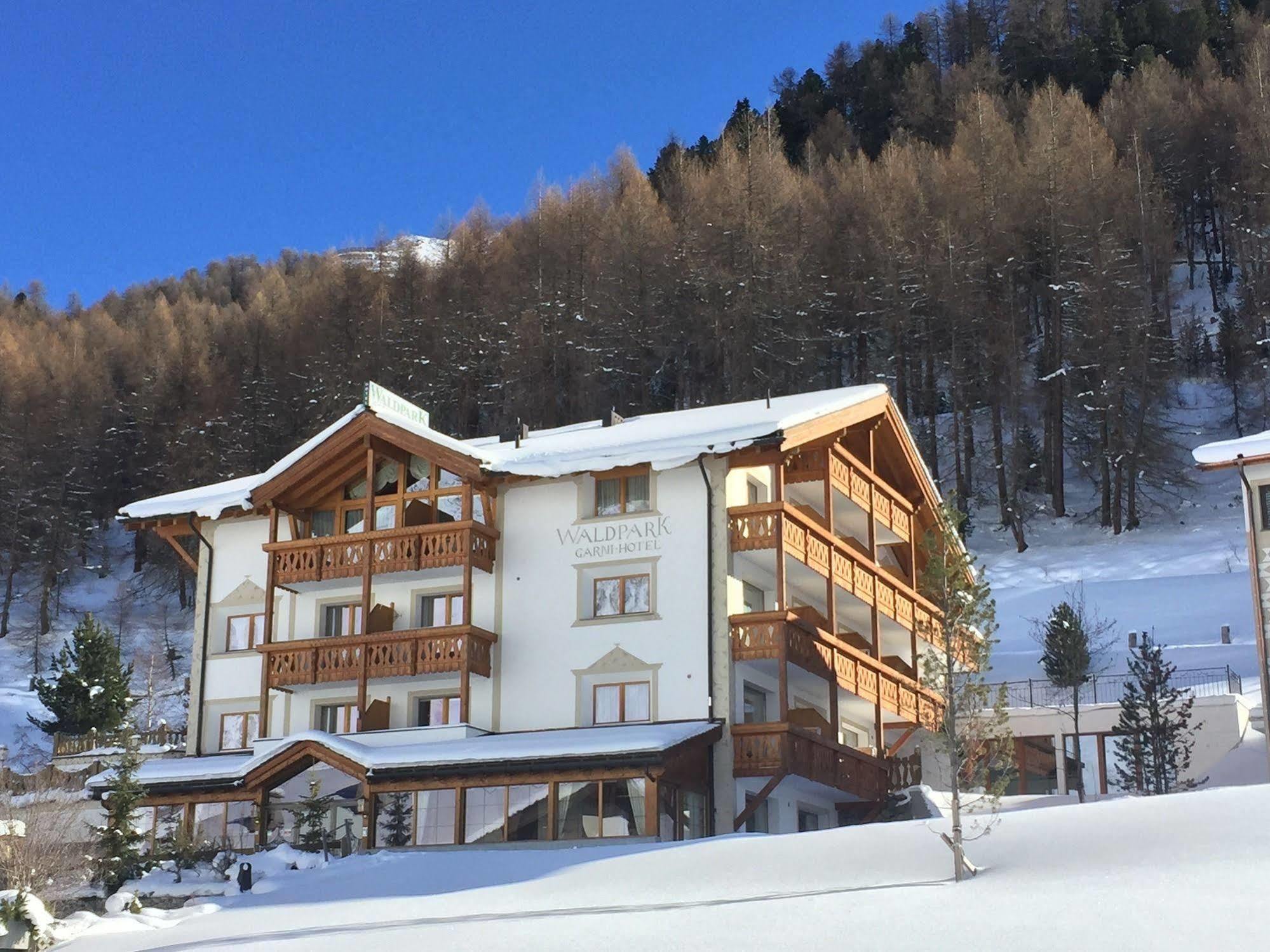 Waldpark Hotel Garni Samnaun Bagian luar foto